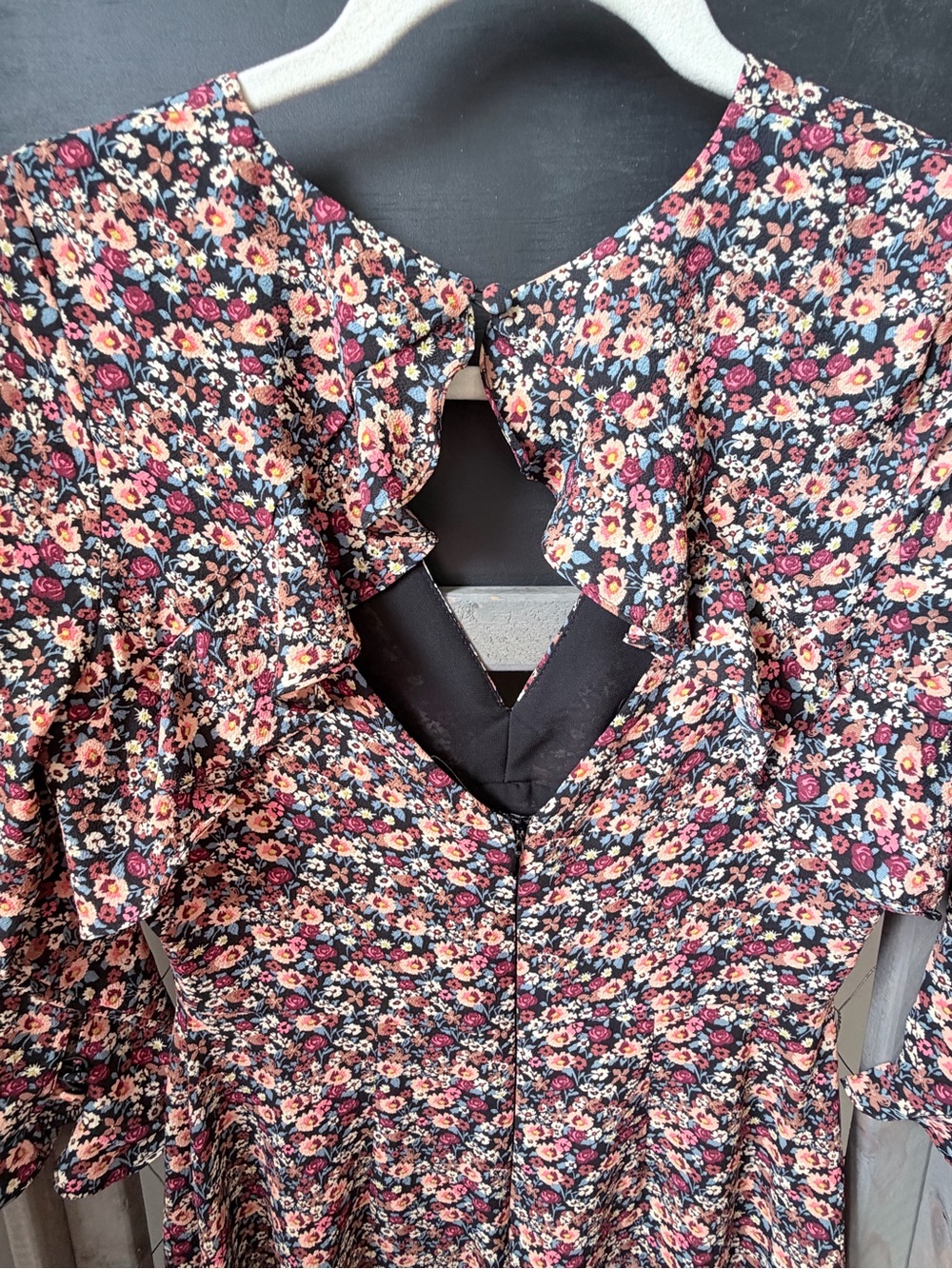 Topshop Size 6 V-Neck Ruffled Hem Flutter Sleeve Floral Dress - Picture 8 of 9